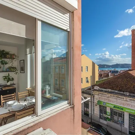 The Good Living Houses, River View Apartment, Belem *